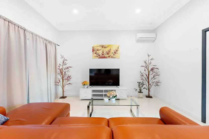 Near Airport Crown&Optus Fast WiFi Sleeps8 FREE P - Image 1
