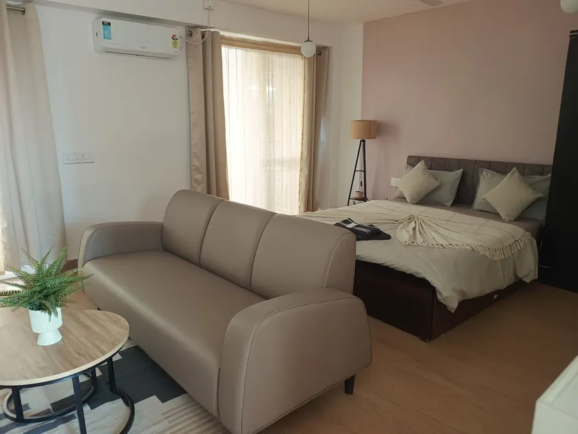 Flat in Viman Nagar - Image 1