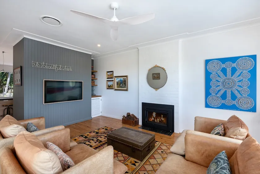 SiX Husky | 3pm check out | Wood fire - Image 1