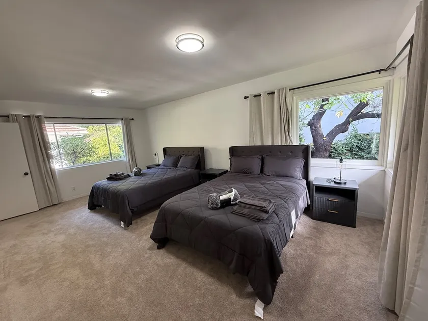 Beautiful three bedroom, one bath in Pasadena - Image 1