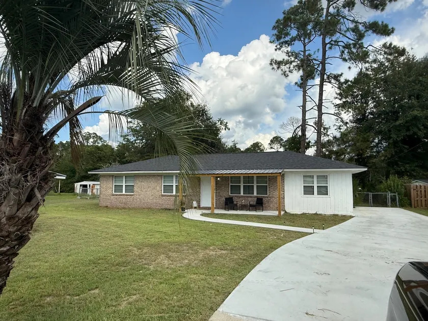 The Hazlehurst modern house. - Image 1