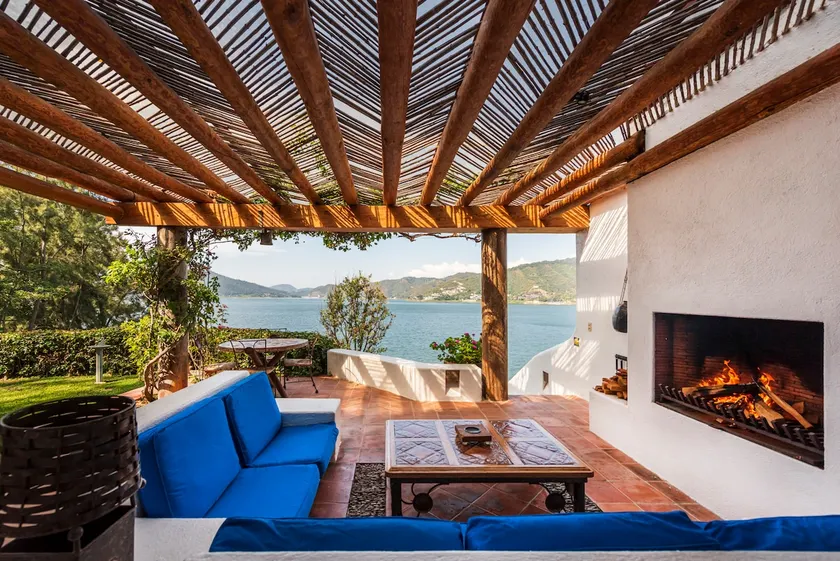 Casa Cuatro Elementos · Luxury Lakefront Villa - Image 1