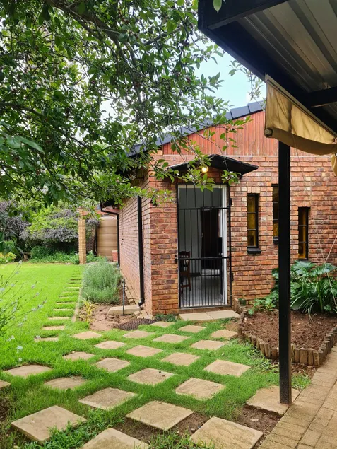 BLISS cottage - Cozy Garden-Facing Cottage. - Image 1