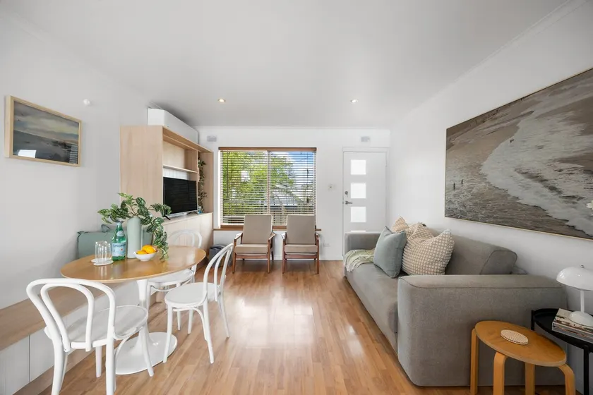 Broadway Escape—Sunny, Designer Beachside Retreat - Image 1