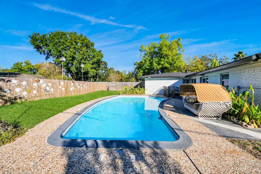 Springrock Urban Getaway| POOL - Image 1