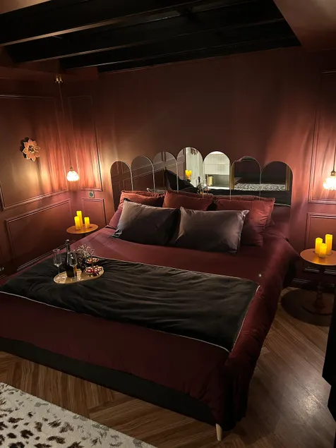 Le Clos des Voluptés – Charming Suite - Image 1