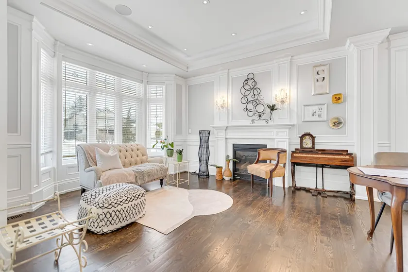 Stylish 3BR Stay • Fireplace • 2 Parking Spots - Image 1