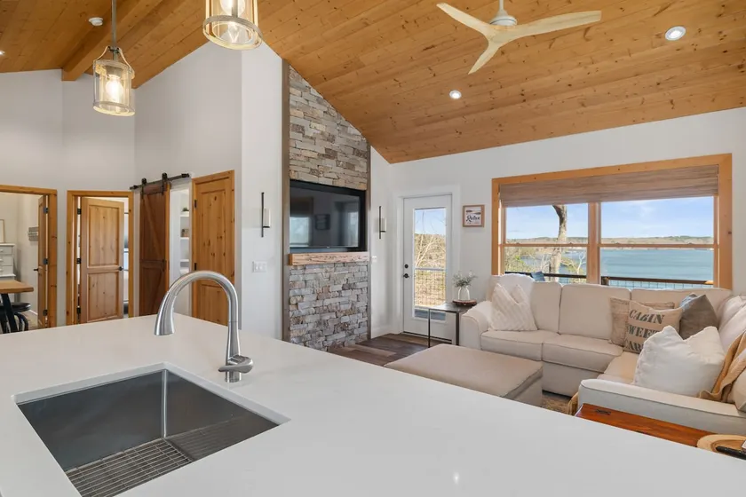 Longview lake cabin - Image 1