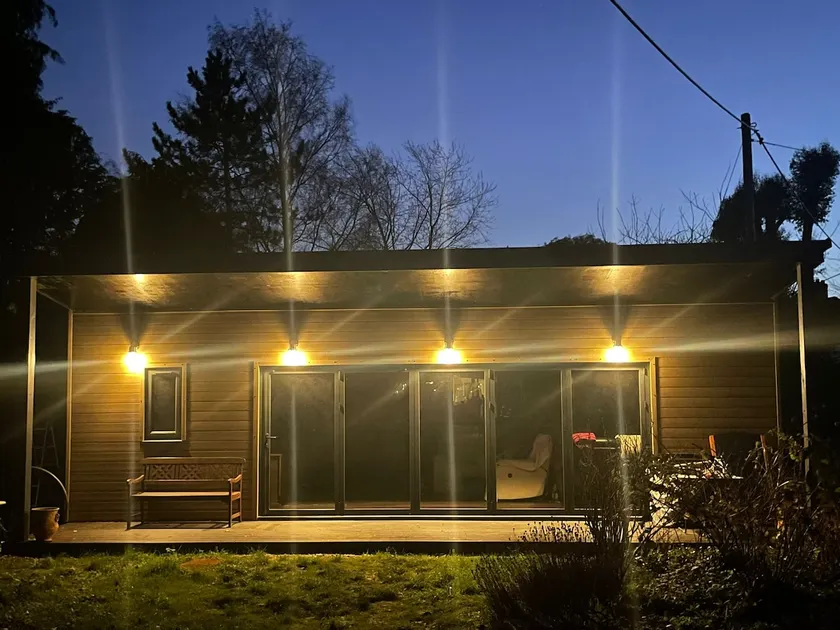 Summer House on the Edge of the Cotswolds - Image 1