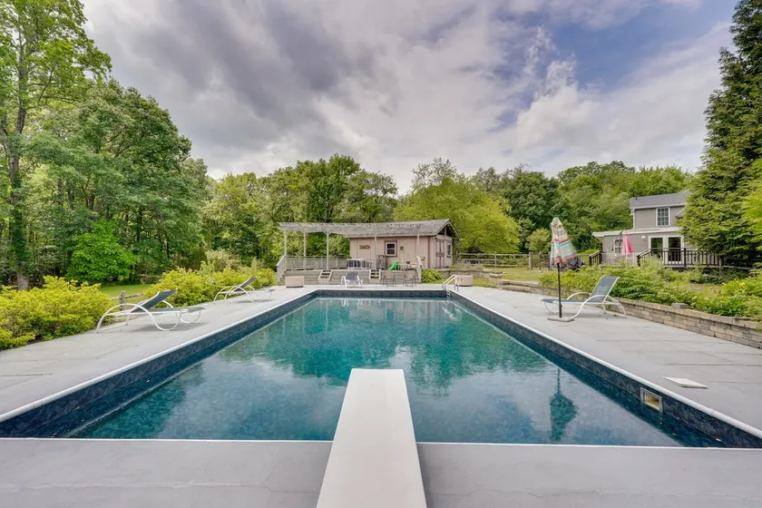 7 Mi to The Walkway: Hudson Valley Adventure Base - Image 1