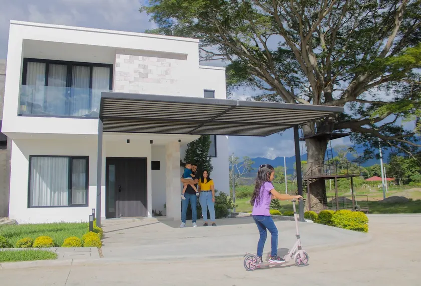 Spacious Family Home, 24/7 Security | 6 Guests - Image 1