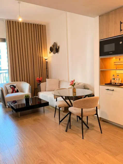 Modern 1BR | Pool View | Families & Couples - Image 1