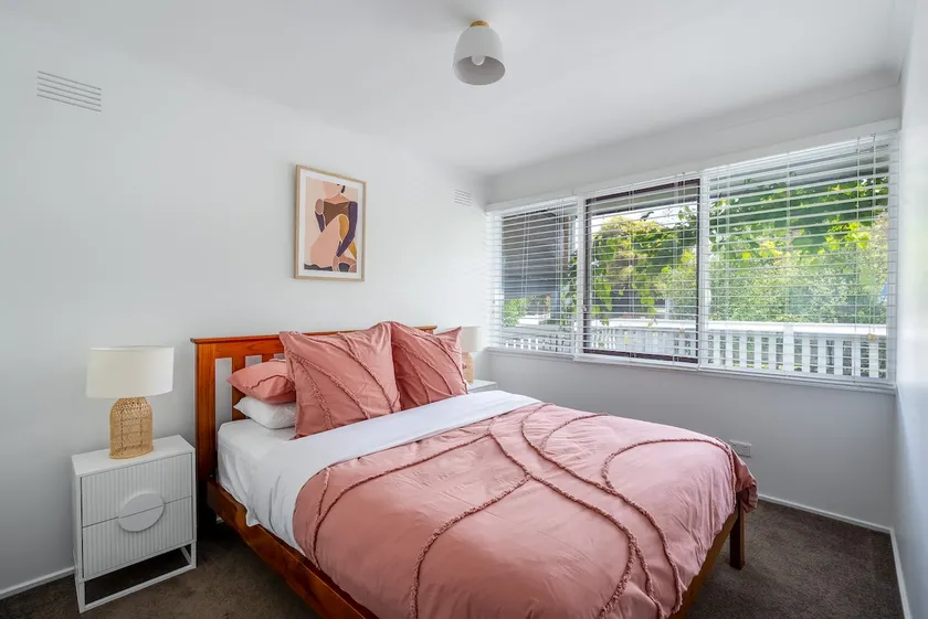 550m to Beach, SPA and Large Backyard , Sleep 9 - Image 1