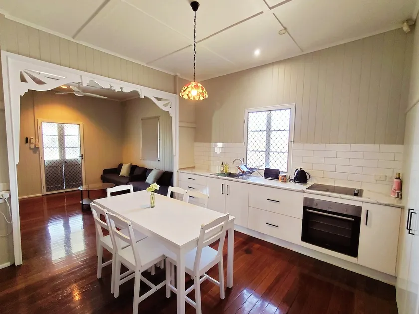 Golden Gympie Family Getaway-pet friendly - Image 1