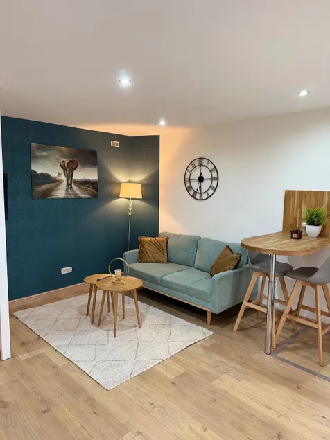 Beautiful townhouse tastefully decorated - Image 1