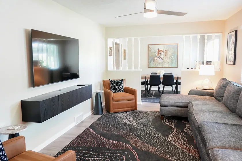 3BR Retreat near BrewDog, games, and lots of space - Image 1