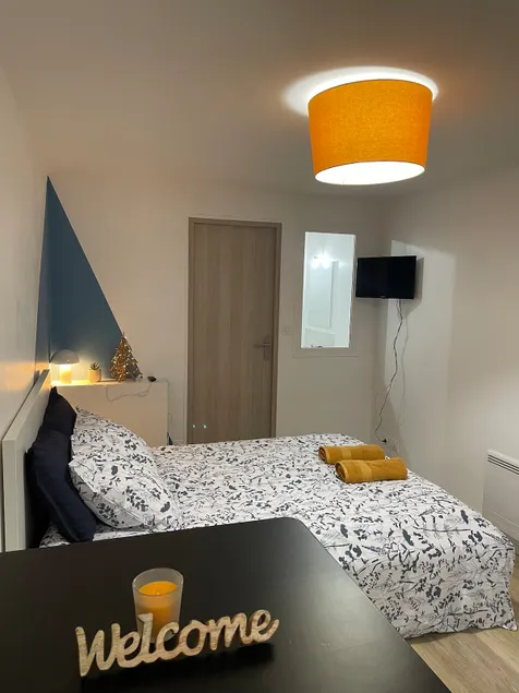 L'Escale Lavalloise – Studio - Station 3 min walk - Image 1