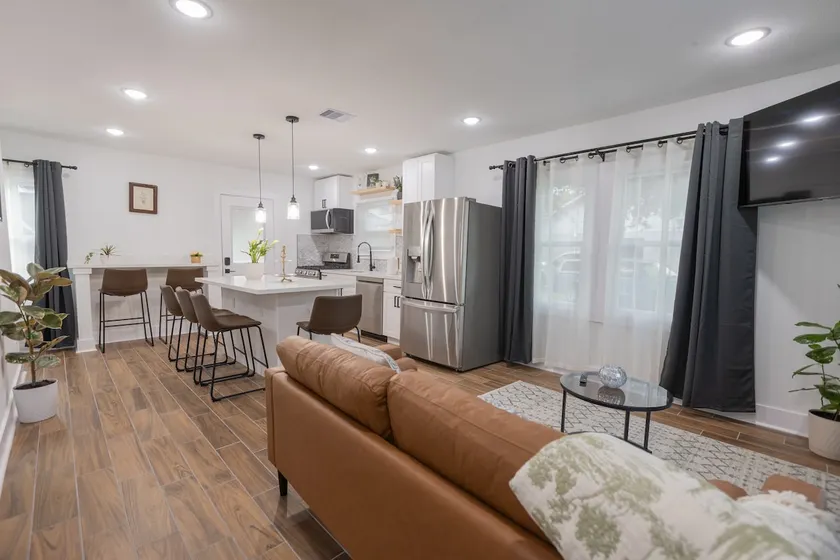 Modern 5BR • Near NRG • Free Parking - Image 1