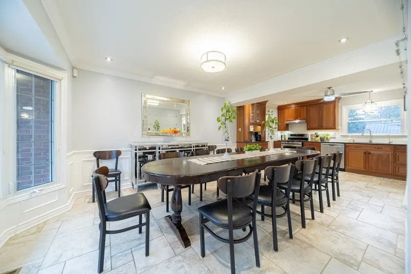 14 Seat dinning Spacious 5 bed | 1-min Westmount - Image 1