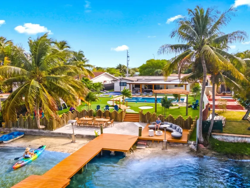 Luxury Lakeview • Basketball/Golf/Games • Pool_Spa - Image 1