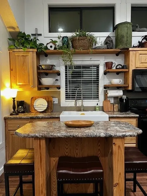 The Dog House (tiny house perfect for him or her) - Image 1