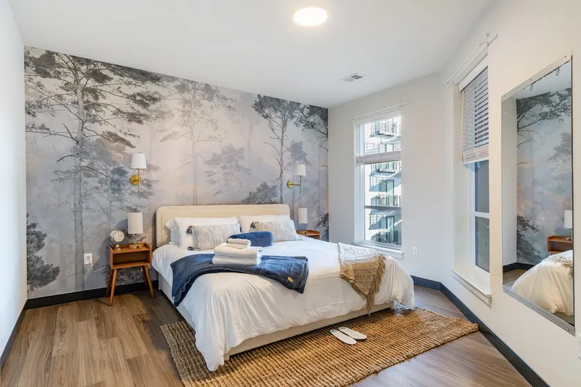 Walk to Busch Stadium, Free Parking, Designer Apt - Image 1