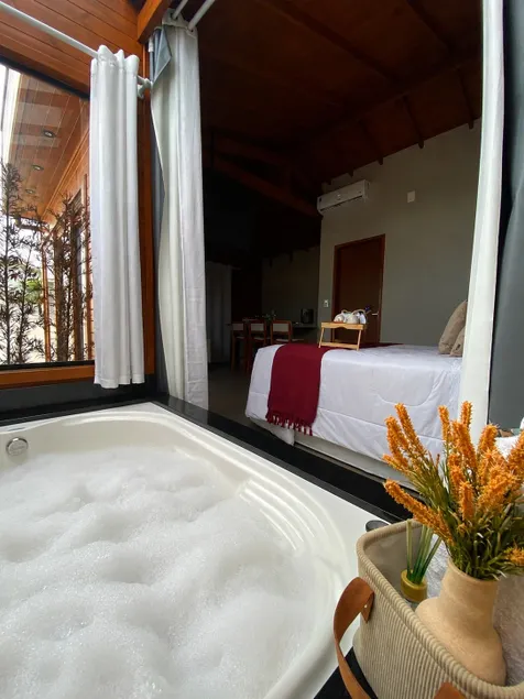 Romantic Chalet with Hot Tub | Tubarão - Self Check-in - Image 1