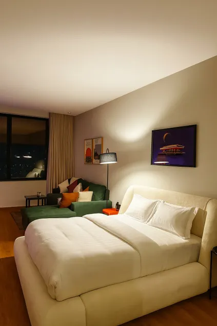 Modern Hotel Studio - Image 1