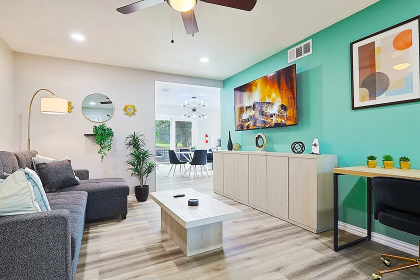 Parkside Retreat for Families & Groups | Sleeps 11 - Image 1