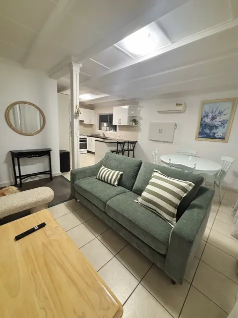 Cozy 2-Bedroom Granny Flat in Underwood - Image 1