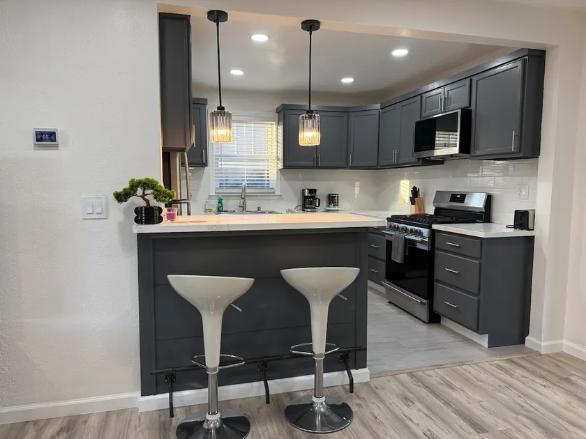 Modern retreat in Richmond Near SF & Berkeley - Image 1