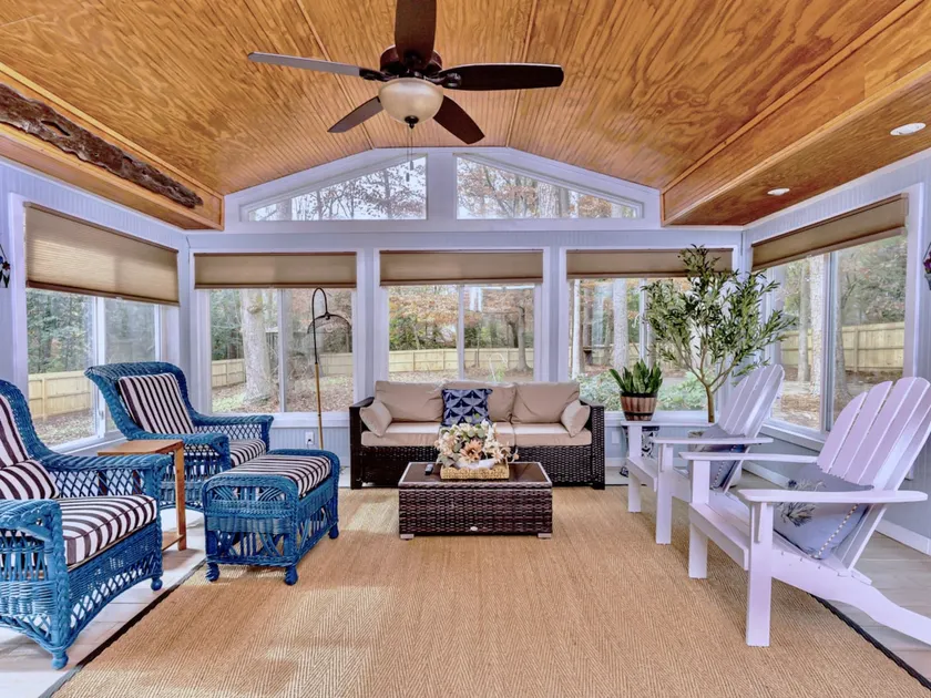 5BR/3BATH Comfort-Spacious Home w/Sunroom - Image 1
