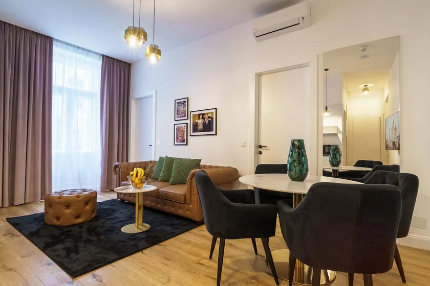 Vibrant & Radiant Oasis in the Creative 7th District - Image 1
