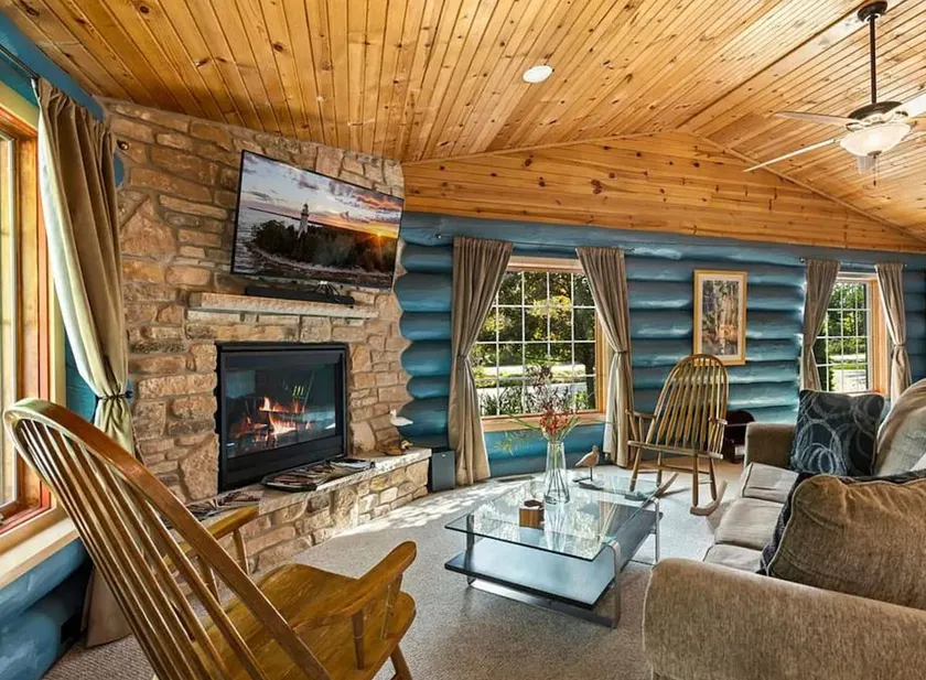 Fabulous Log Suite in Ephraim - Image 1