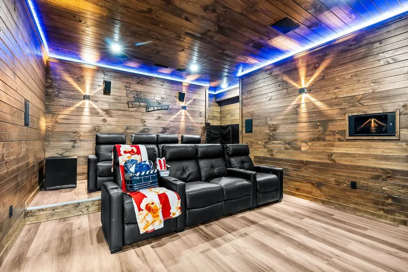 Pickleball•Basketball•HotTub•Theater•Slide•Firepit - Image 1