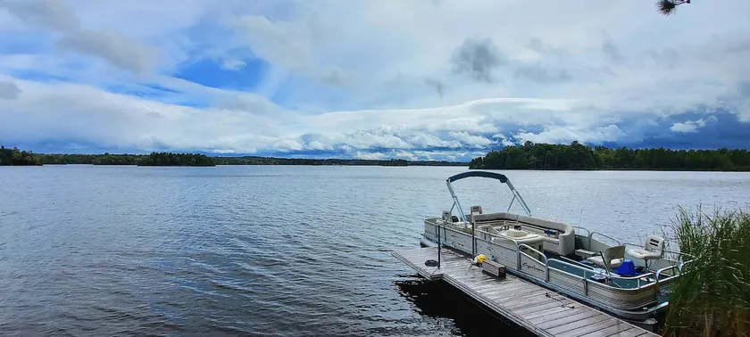Ely Lakeshore Cabin: Your Northwoods Retreat - Image 1