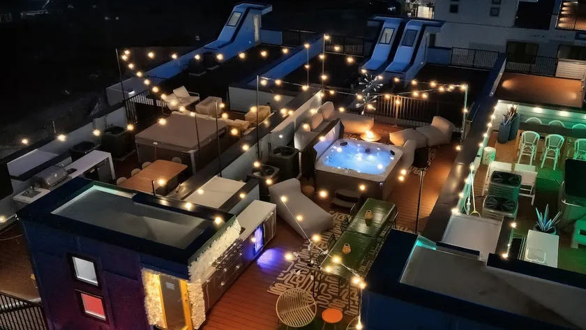 Elegant|PoolHot Tub|9 Beds|Mins to Broadway - Image 1