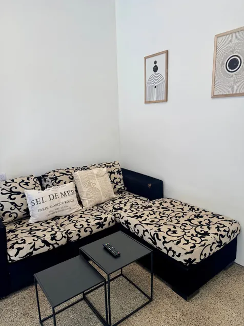 Quiet and private apartment, independent entrance. - Image 1