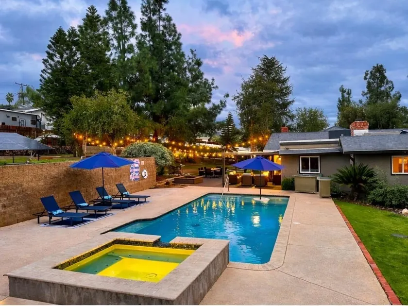 2026 Discounts! Sleeps 14+ Heated Pool + Jacuzzi - Image 1
