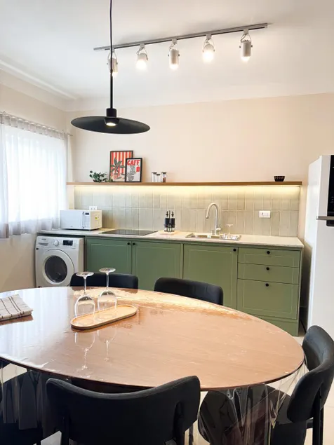 3-Suite Apartment with Air Conditioning in Downtown - Image 1