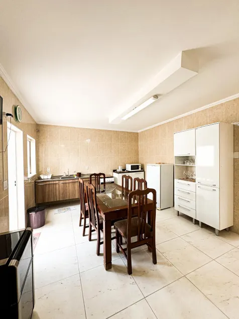 4-Suite Apartment with Air Conditioning in Downtown - Image 1