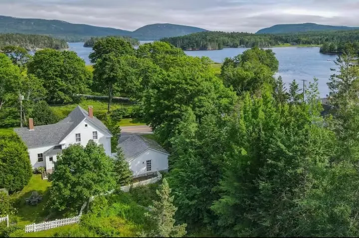 Acadia Charmer Center of Mount Desert Island - Image 1