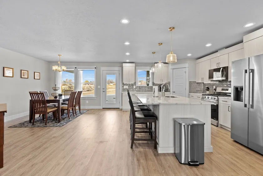 Spacious Escape with an Entertainment Garage! - Image 1