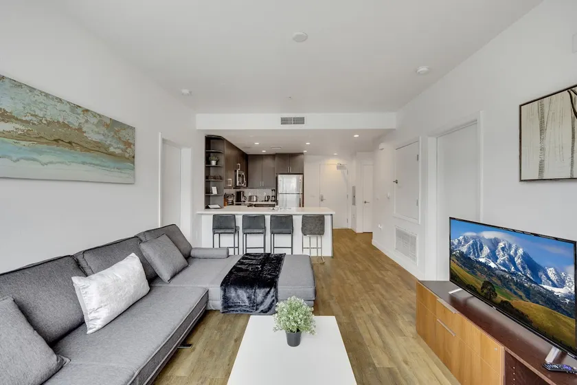 One Lux Stay 2BR Family Apartment with Parking - Image 1