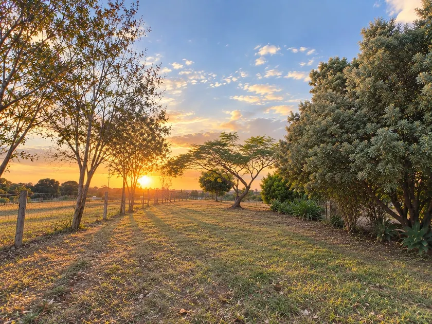 Peaceful Home Near Lake & Mountains - Image 1