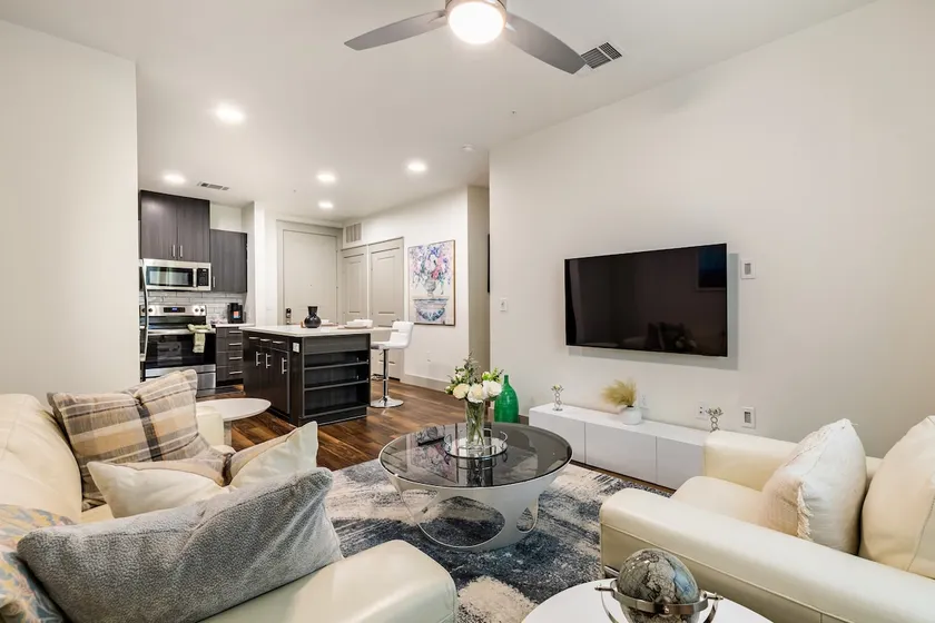 Contemporary 1BR Haven | Sleek & Peaceful - Image 1
