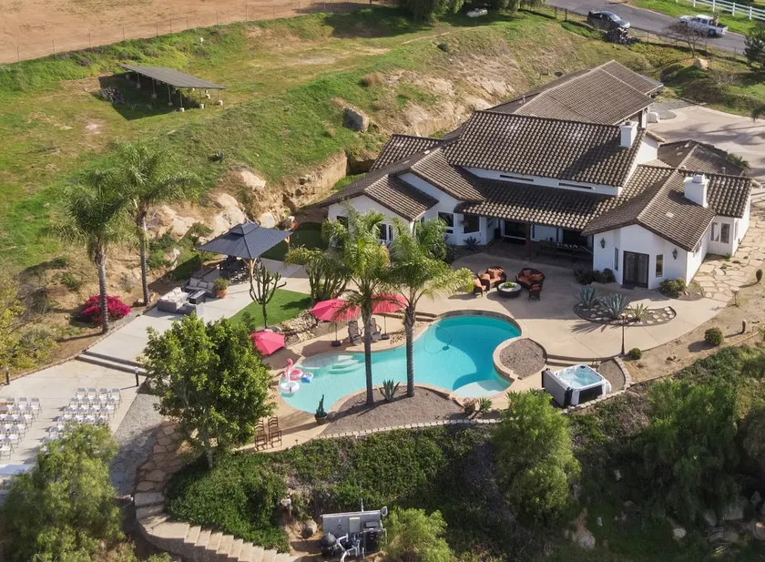 Premier Reunion, Retreat & Event Venue on 3.2 Acre - Image 1