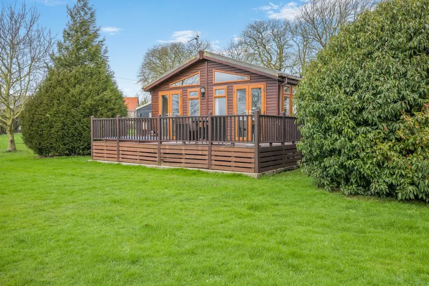 Field View 1 bed-No Pets-Cedar - Image 1