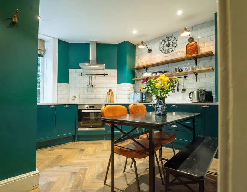 NEW - Dashwood Apartment - Two-Bed Apartment with Hot Tub - Image 1