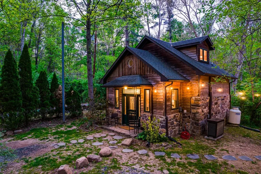 Brookside Cabin - Image 1